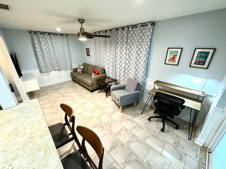 Stylish-n-private 1br Retreat 2 Miles To Legoland - Winter Haven, FL