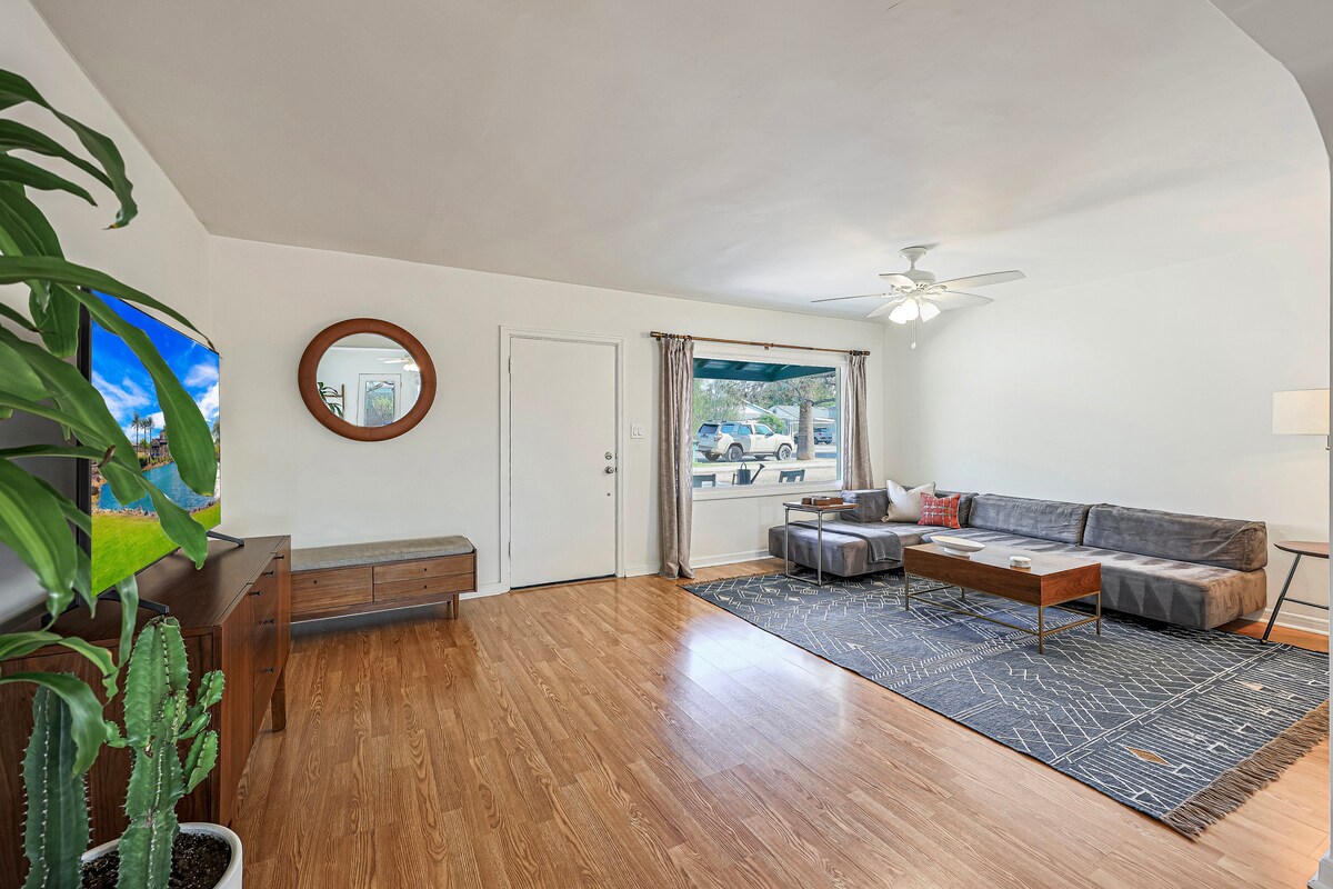 Top performing Airbnb: The PHX Bungalow CenPho retreat in the city! in Encanto