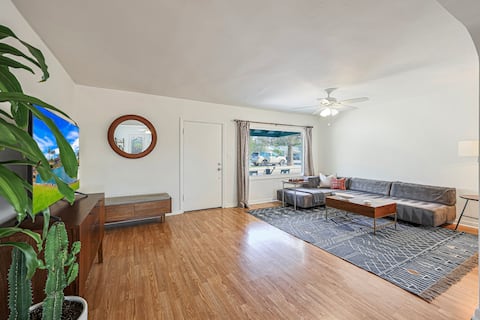 Top performing Airbnb: The PHX Bungalow CenPho retreat in the city! in Encanto