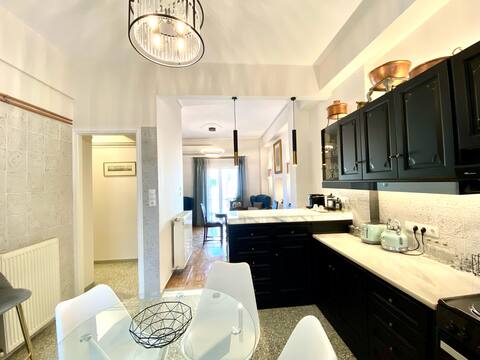 Top performing Airbnb: Athenian Condo in Historic Νeighbourhood in ΚΑΜΠΑ