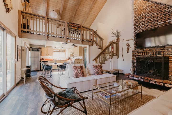 A-frame Escape | Walk To Trails, Fire Pit & Bbq - Big Bear, CA