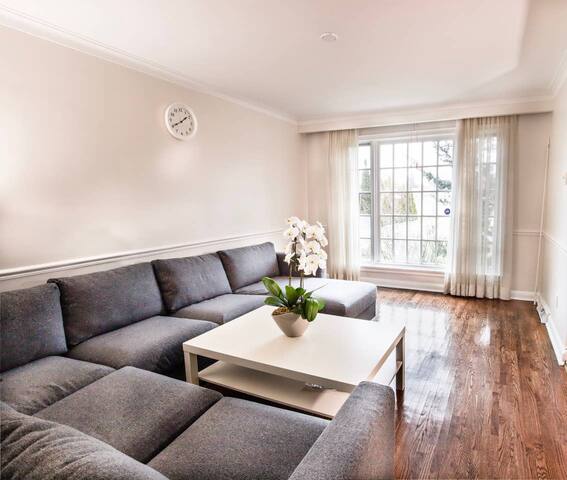 Spacious 5,500 s.q. Foot Home [6 Bdrms & 3.5 Bath] gallery image 4