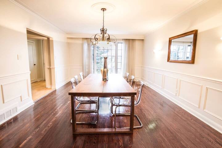 Spacious 5,500 s.q. Foot Home [6 Bdrms & 3.5 Bath] gallery image 2