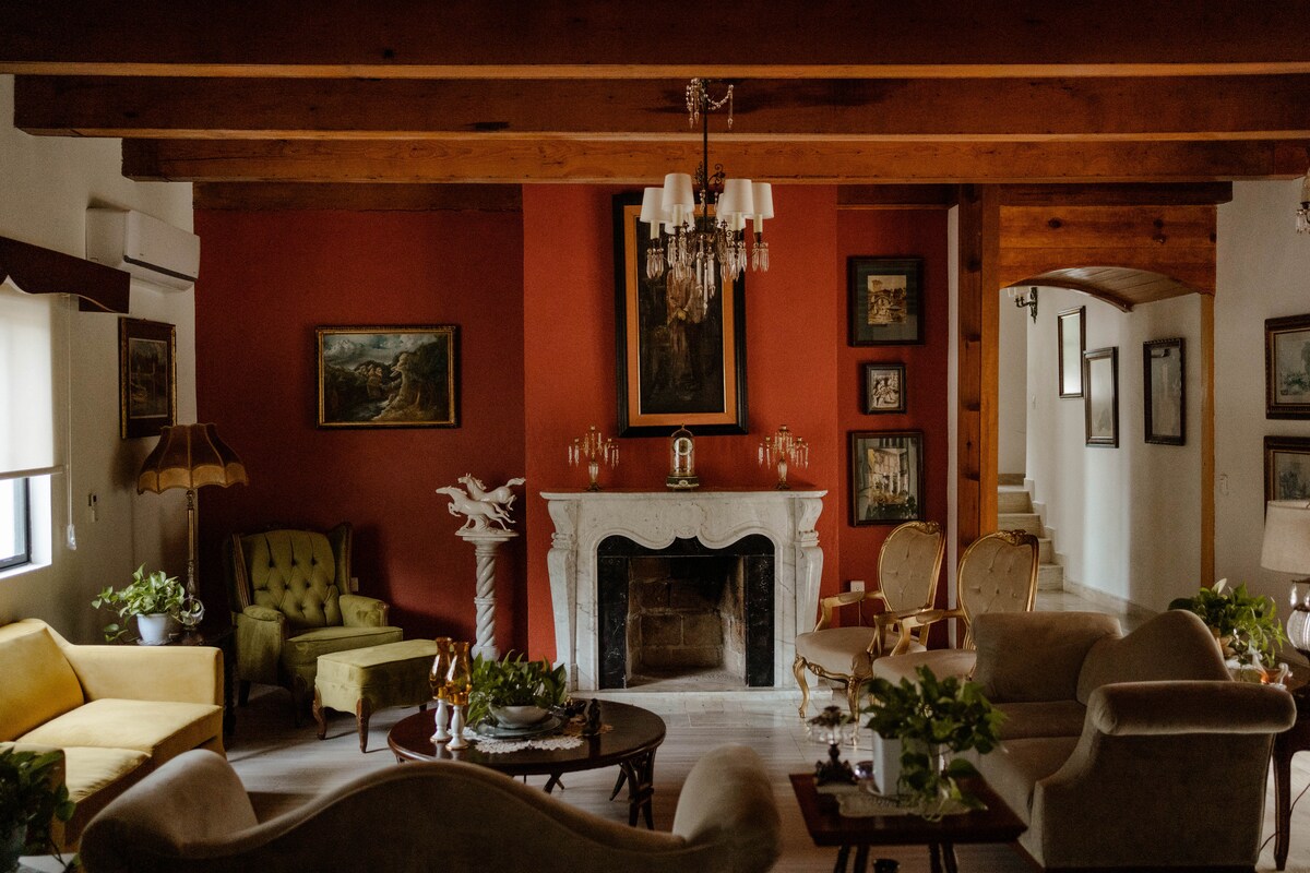 Popular Airbnb listing: NIDUM: House and Gardens at the Foot of the Hill in Santiago