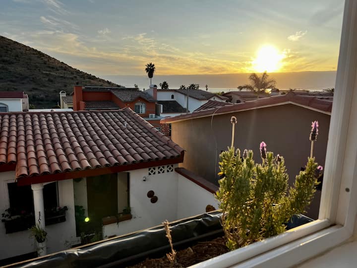 Casa Bonita Ocean views, Secure, Prime Location! Guesthouses for