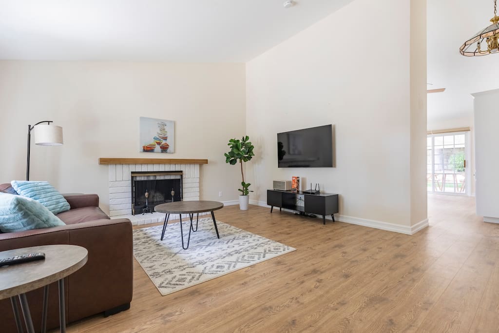 Solo Room in Quiet Home +Washer/Dryer+Easy Parking
