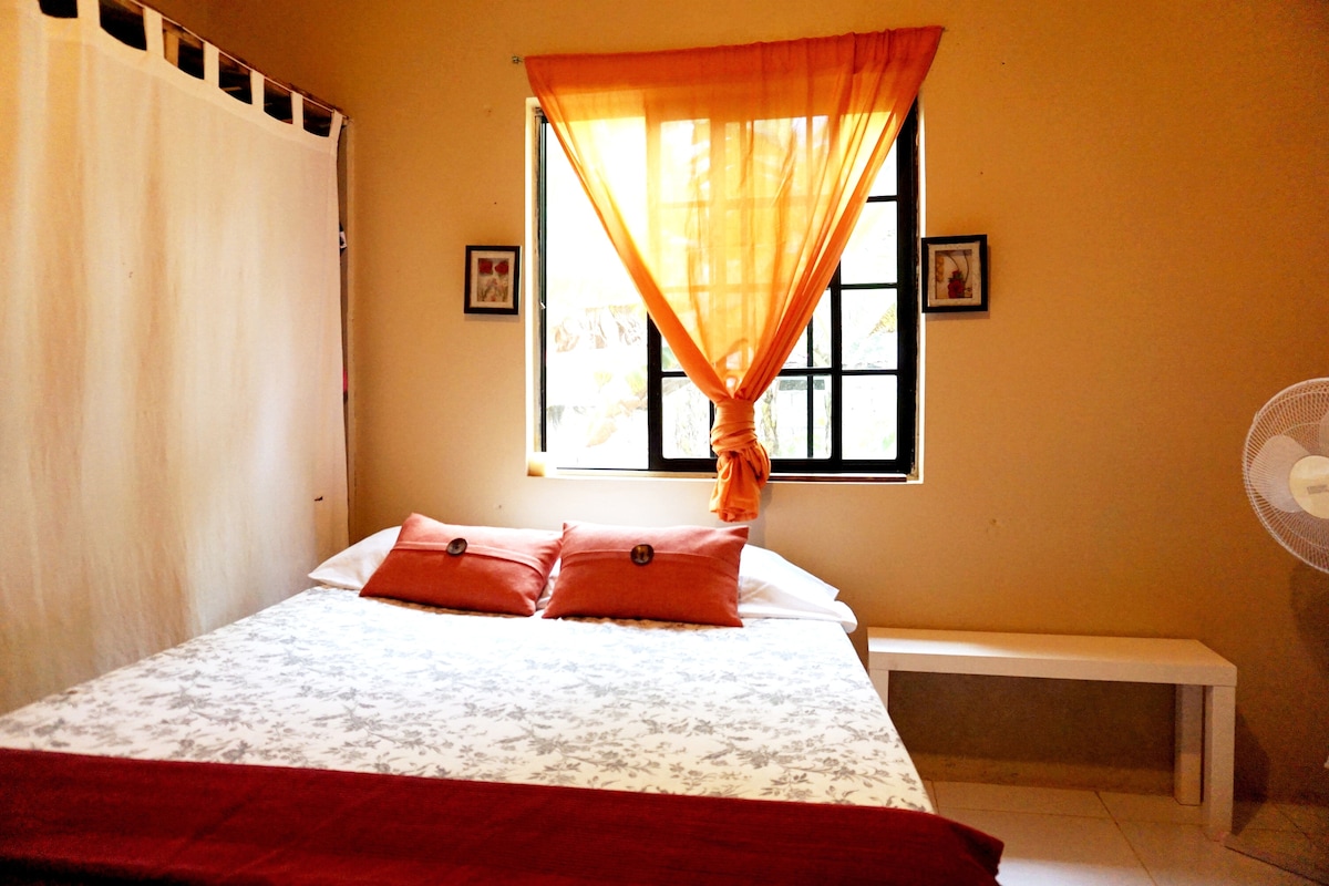 Спална соба бр .2  во главната куќа со 2 брачни кревета 