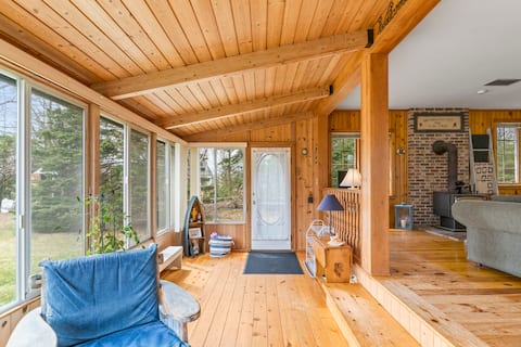 Successful Airbnb property: The Fox's Den - Rustic Cottage Near Cavendish in Stanley Bridge, Hope River, Bayview, Cavendish And North Rustico
