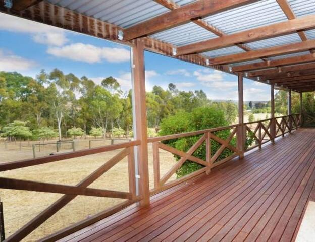 4 Bedroom Cosy Sunnyhurst Chalet gallery image 2