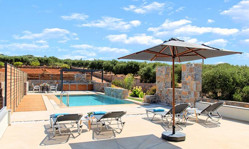 Sissi Lux Omega Villa Private Pool gallery image 3