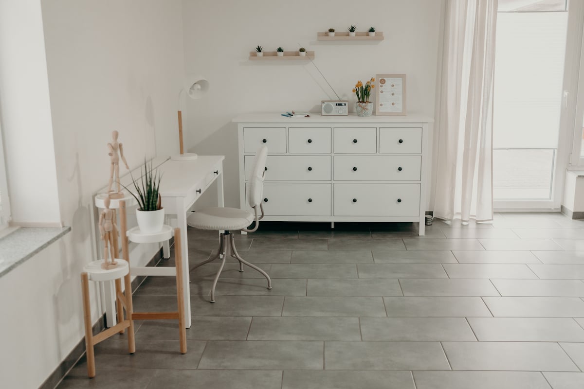 Fungua mpango wa sebule/ chumba cha kulia chakula/eneo la kufanyia kazi