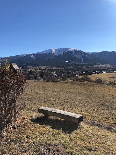 Top performing Airbnb: Quiet apartment with beautiful view of the Cambre in Bolquère