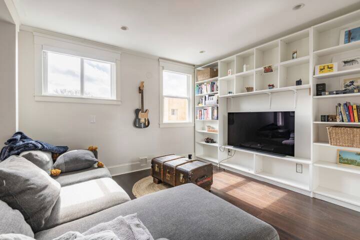 3 Bed 3 Bath House in Strathcona gallery image 3