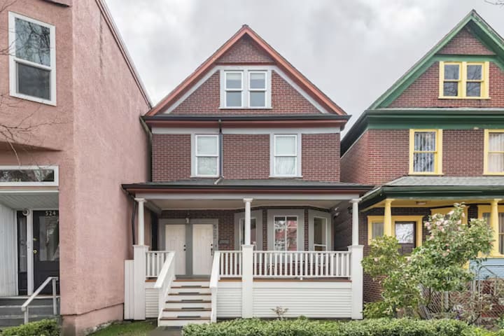 3 Bed 3 Bath House in Strathcona gallery image 2