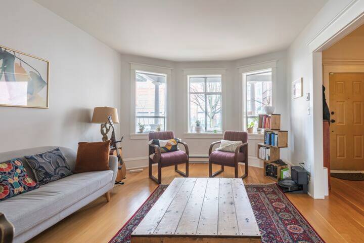 3 Bed 3 Bath House in Strathcona gallery image 4