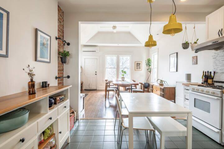 3 Bed 3 Bath House in Strathcona gallery image 5