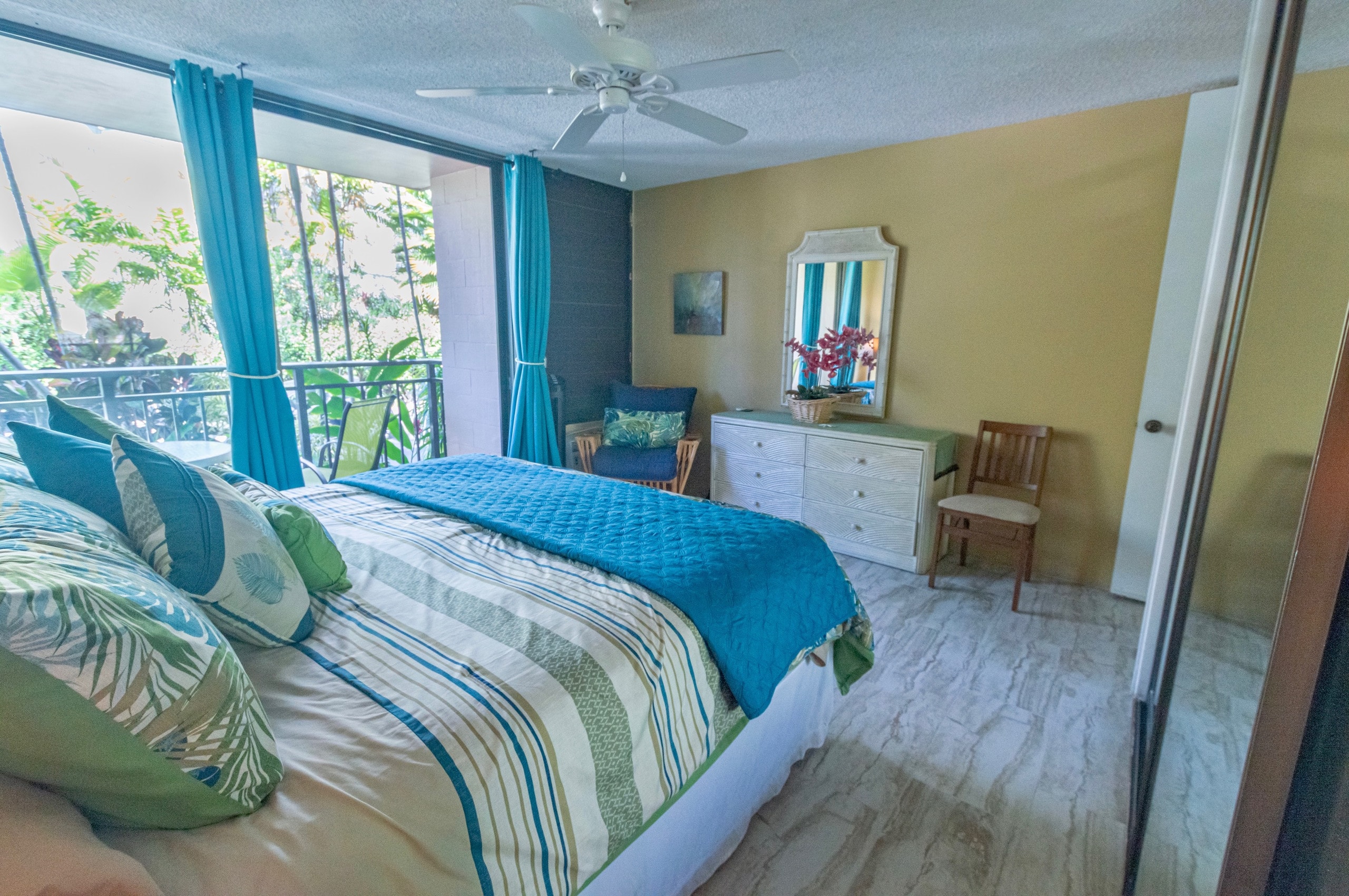 Condo in Kailua-Kona · ★4.73 · 1 bedroom · 2 beds · 1 private bath - Image 6
