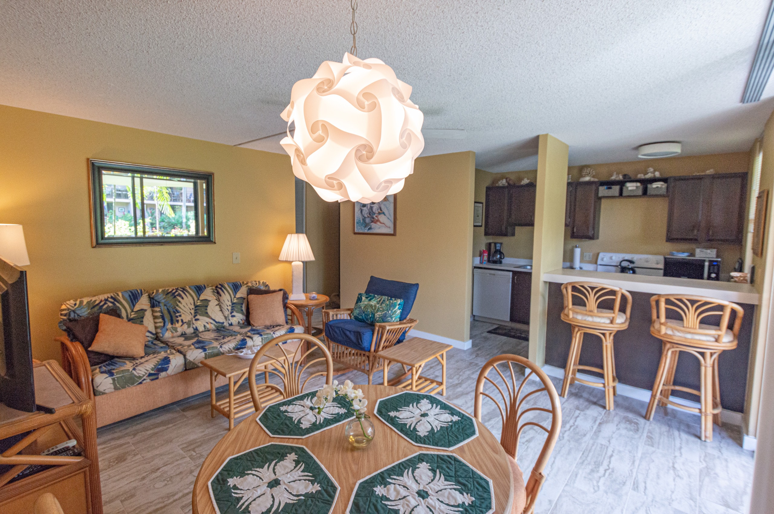 Condo in Kailua-Kona · ★4.73 · 1 bedroom · 2 beds · 1 private bath - Image 3