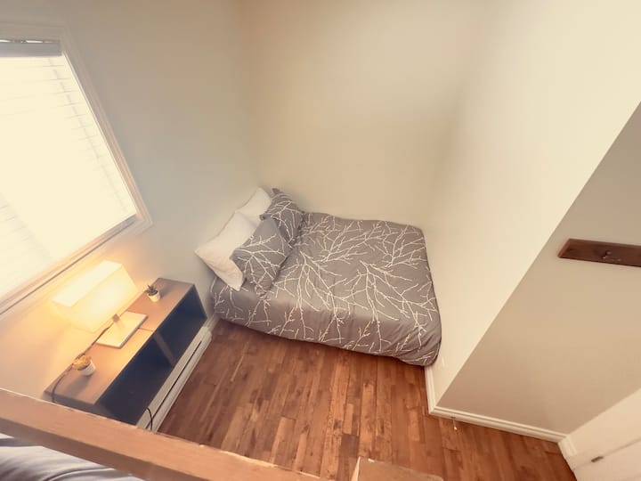 ห้องนอน 2 พร้อมเตียงใหญ่