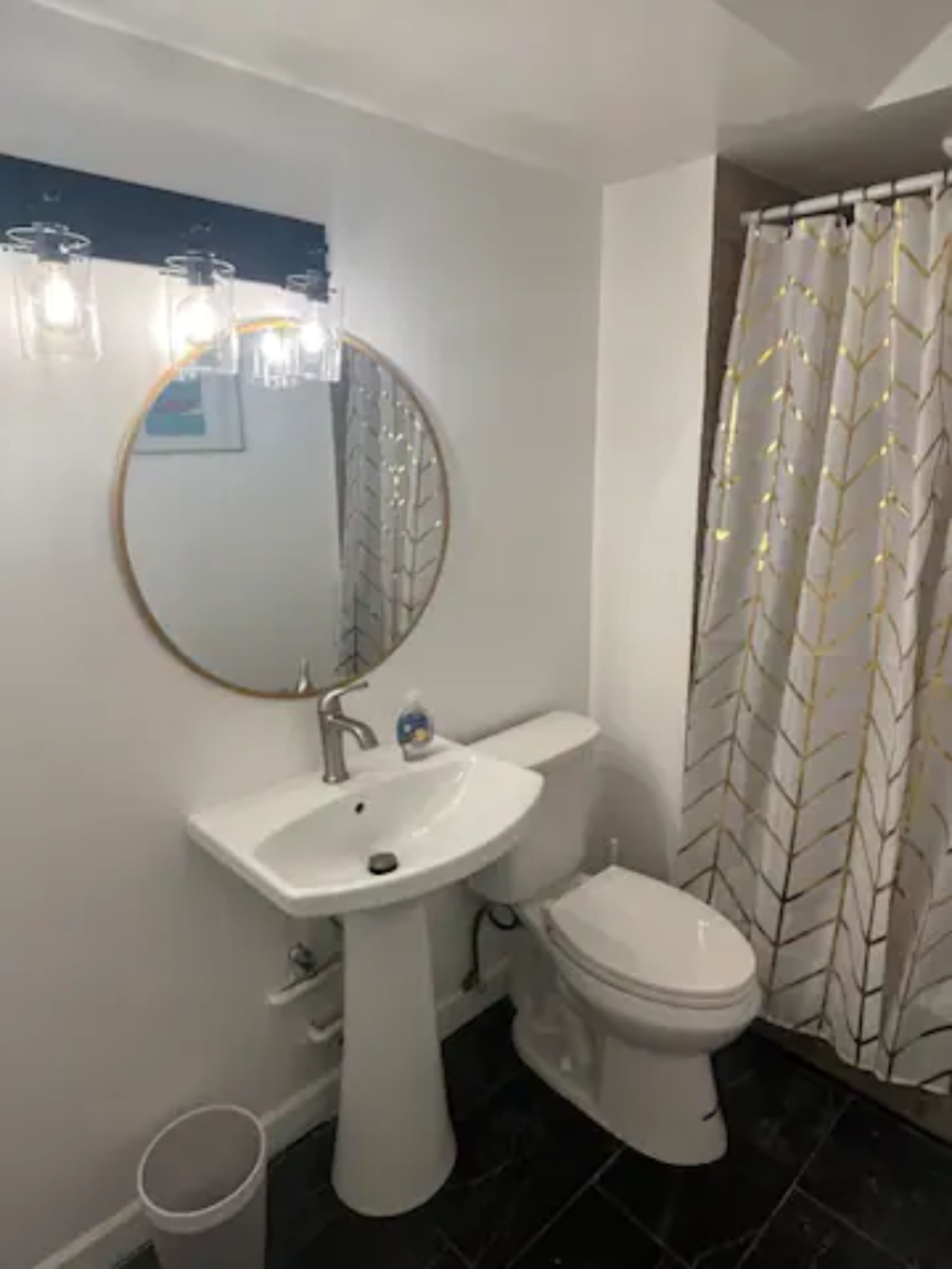 Condo in Honolulu · ★4.73 · 1 bedroom · 2 beds · 1 shared bath - Image 26