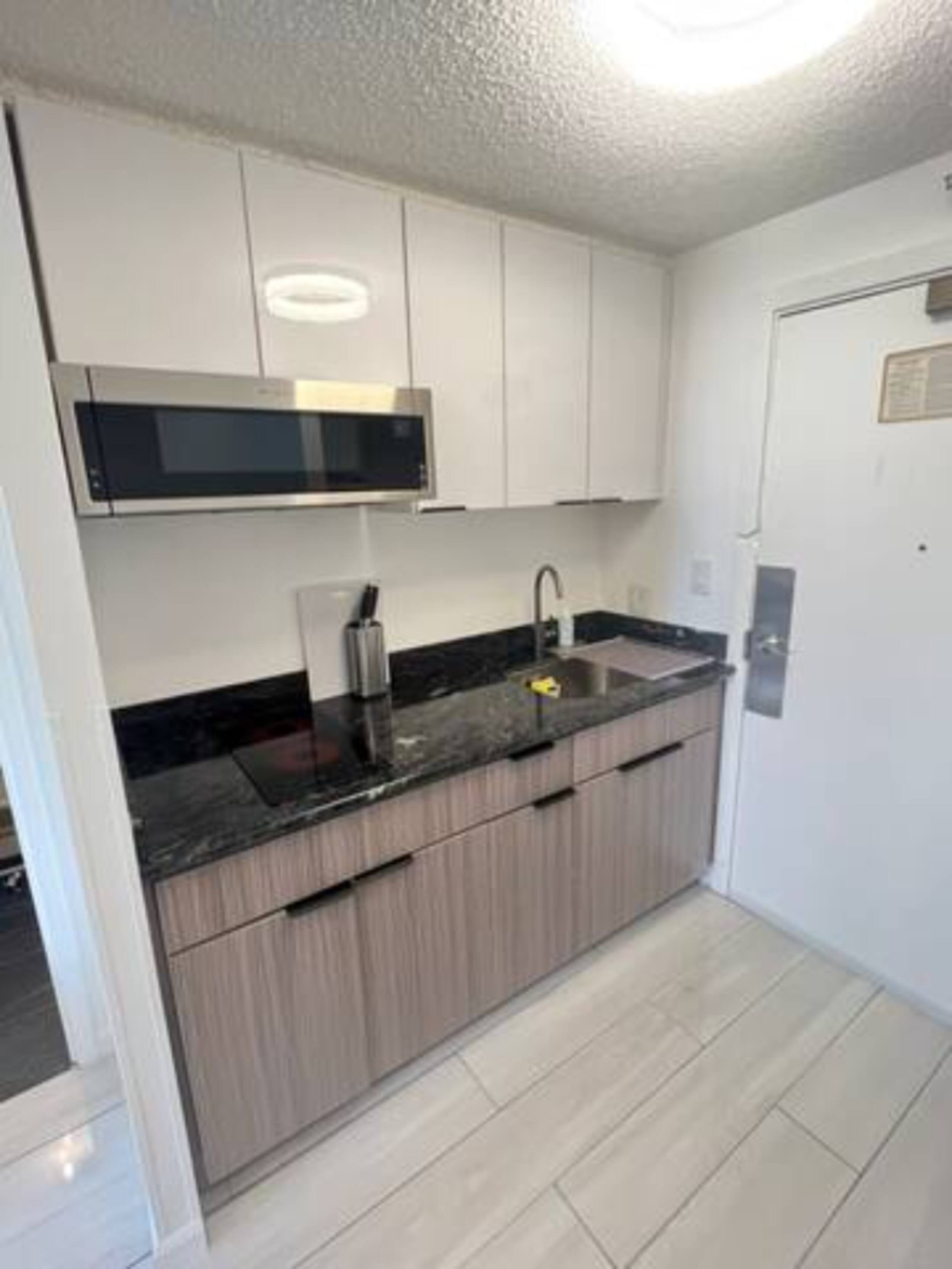 Condo in Honolulu · ★4.73 · 1 bedroom · 2 beds · 1 shared bath - Image 3