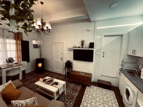 El Cister Apartment from the 19th Century, renovated