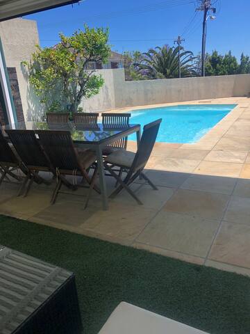 Modern Home, Sea Point, Perfect for holiday season gallery image 4