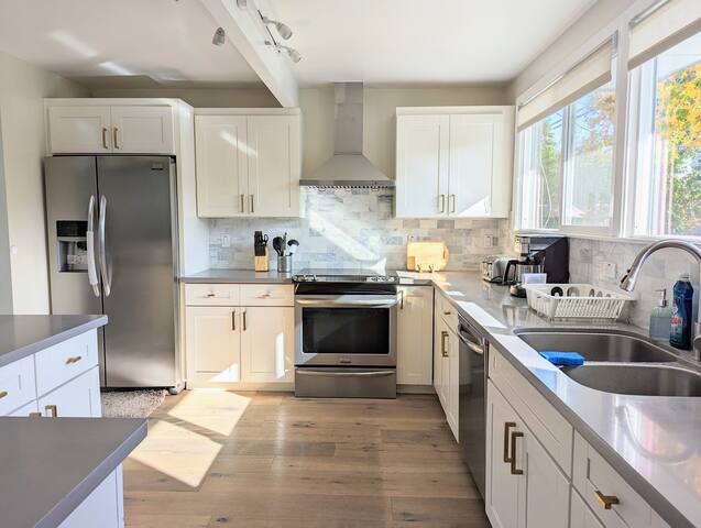 Fully Remodeled Home AC-WiFi-Stanford-Go0gle gallery image 5