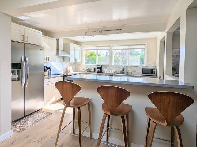 Fully Remodeled Home AC-WiFi-Stanford-Go0gle gallery image 2