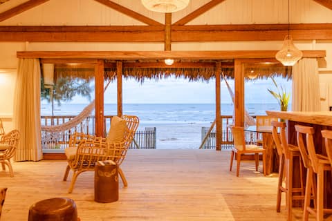 House on Barrinha Beach, facing the sea