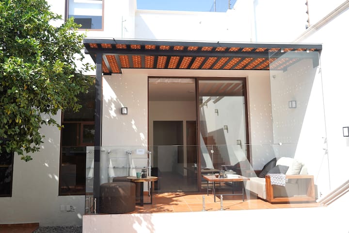 Deluxe Villa : 7 Suites w/bathroom & 3 Terraces