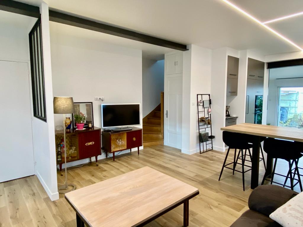 Popular Airbnb listing: Downtown house Les Halles Glisséo in Cholet