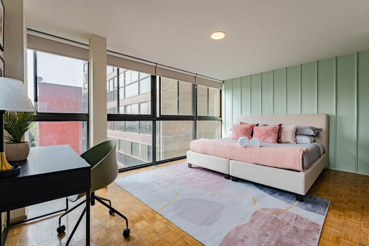 Spacious Apartment with Mid-Century Charm gallery image 2