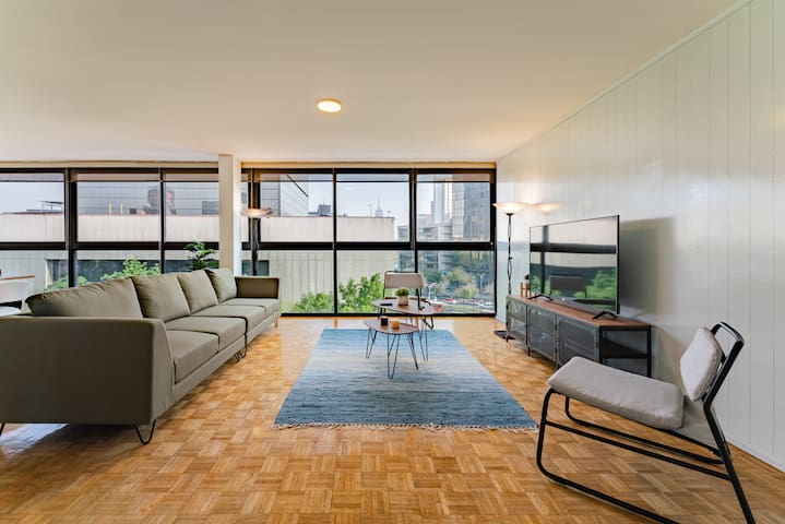 Mid-Century Gem Prime Location Near Dining & Shops