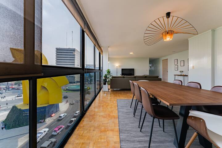 Spacious Apartment with Mid-Century Charm gallery image 3