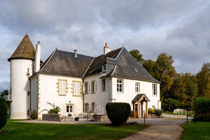 Château D'Embourg managed Airbnb listing 1