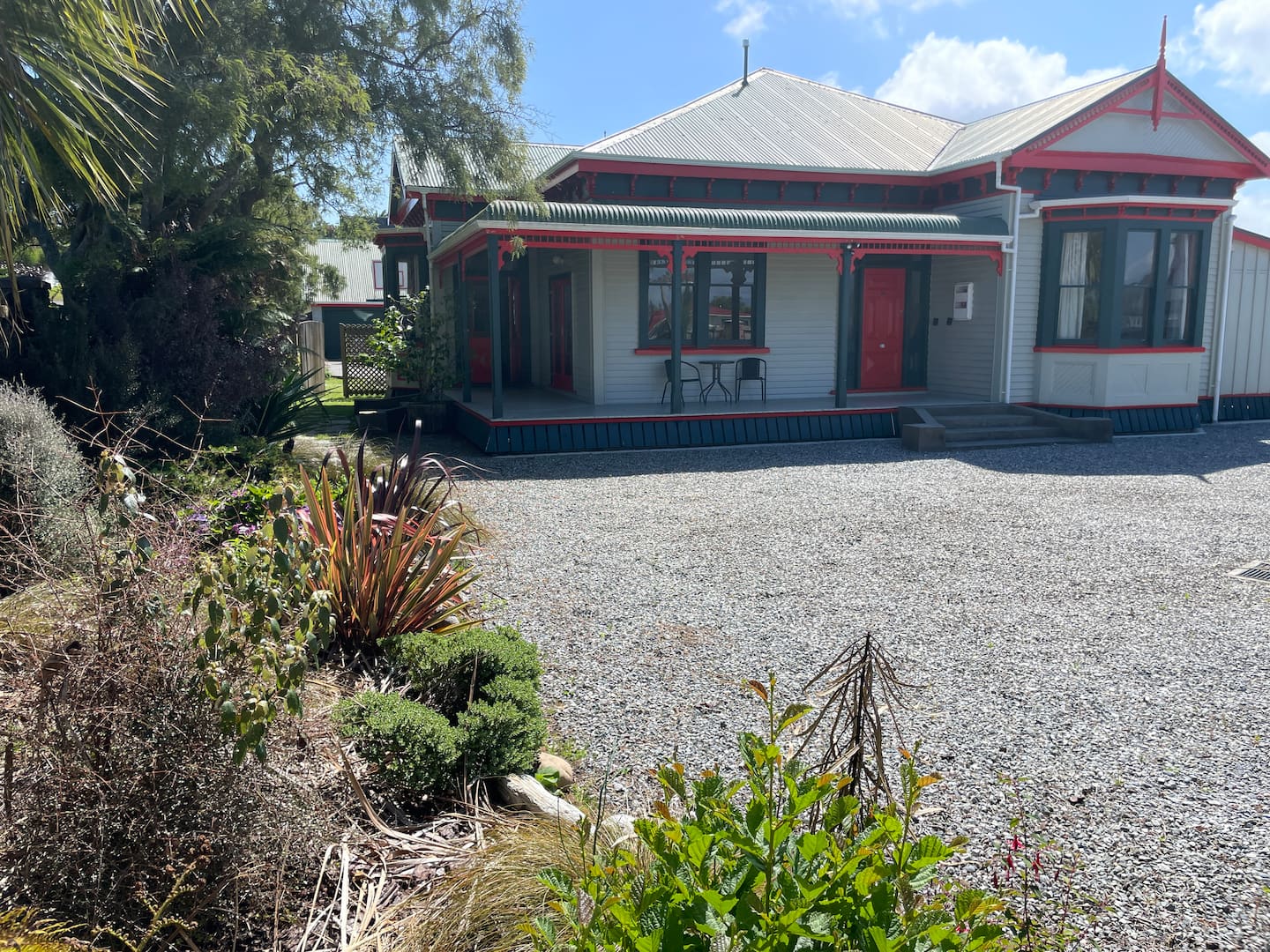 Villa Hokitika Kowhai Room 3