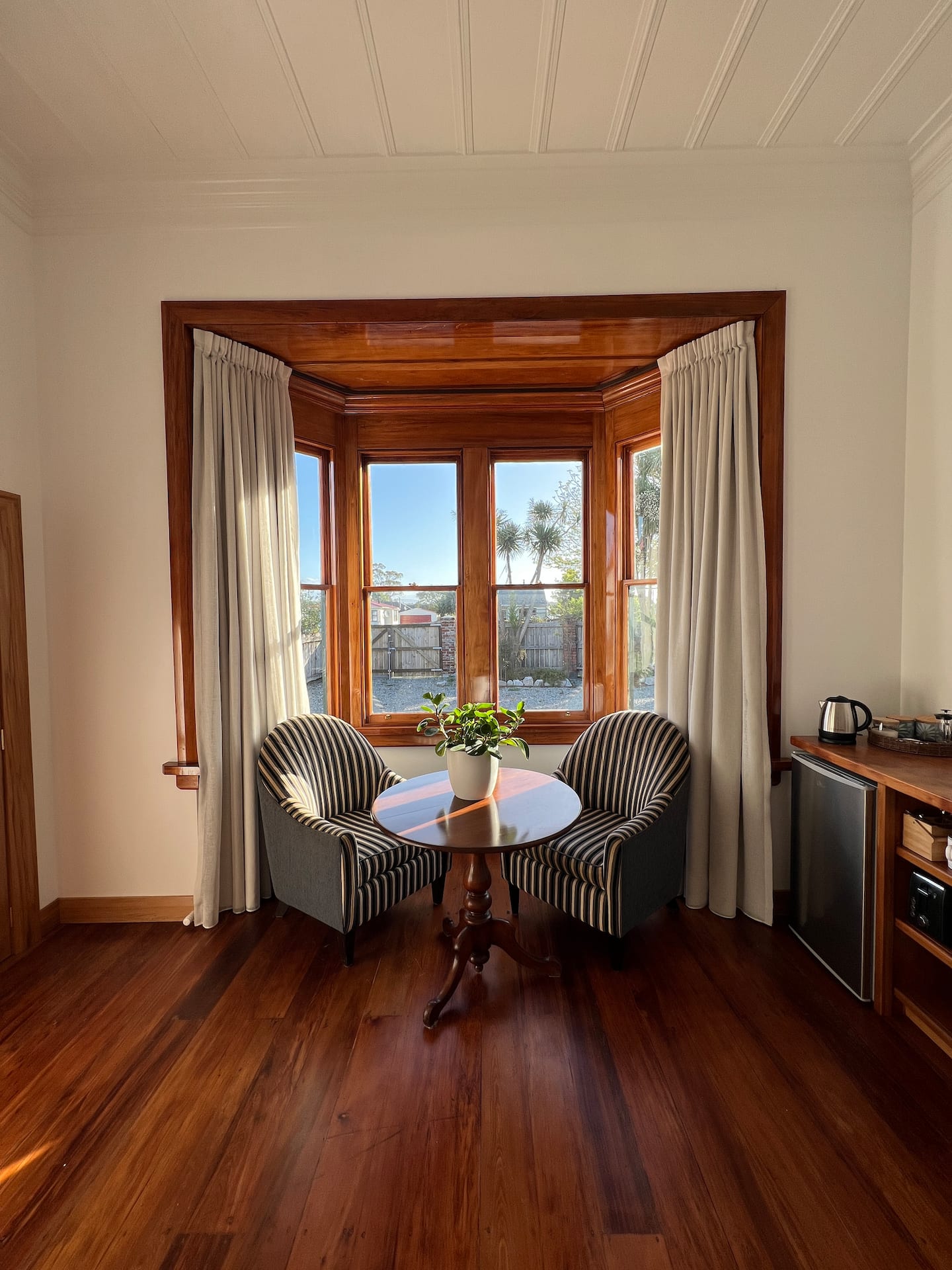 Villa Hokitika Kowhai Room 2
