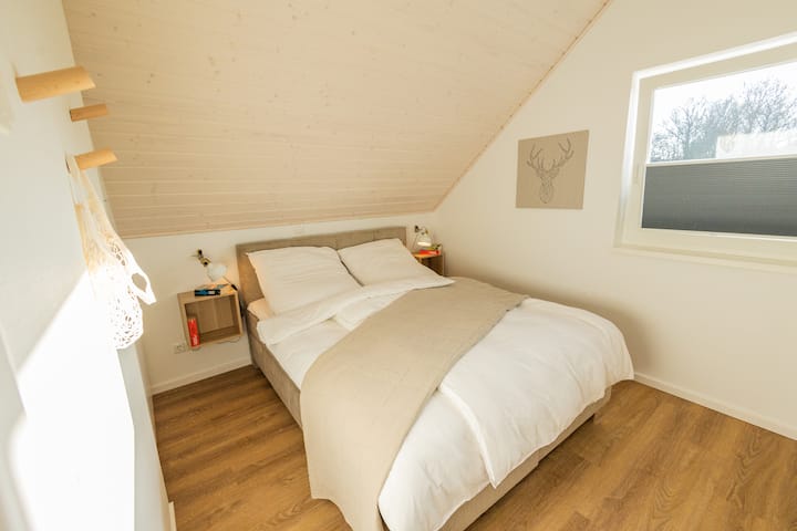 Საძინებელი 1 საწოლით 152 × 203 სმ