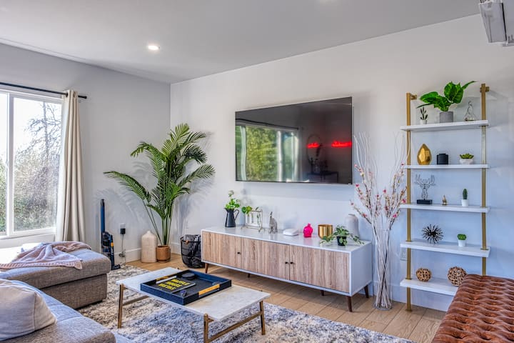 Modern Living Steps From Downtown - Walnut Creek, CA