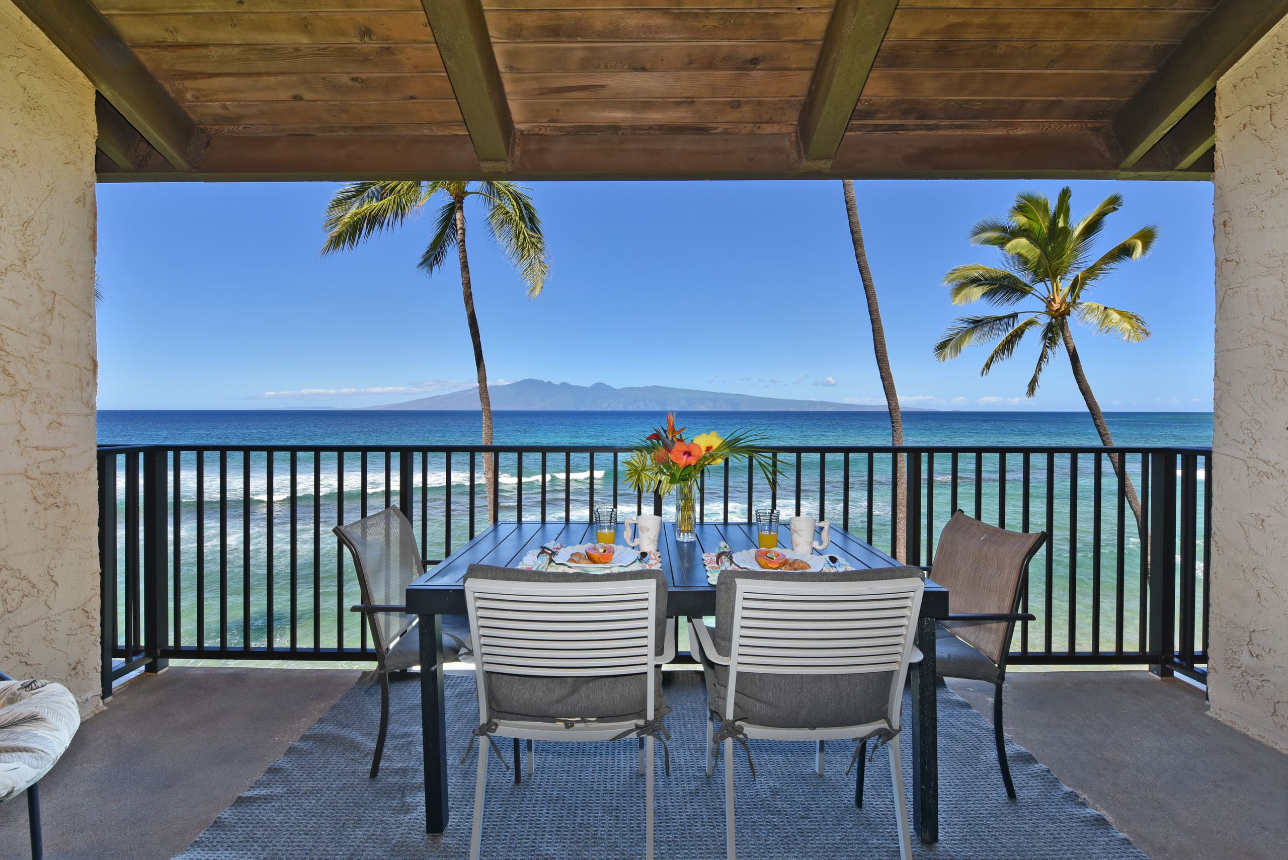 Oceanfront penthouse - stunning view! - Photo 17