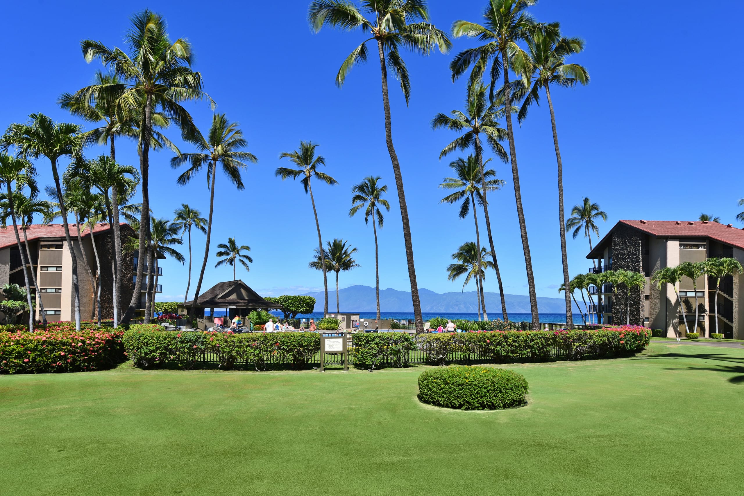 Oceanfront penthouse - stunning view! - Photo 25