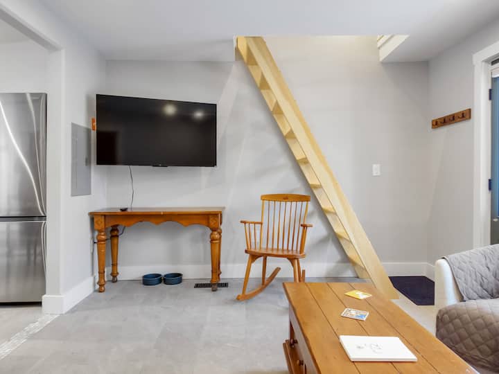 Cozy Cabin With Modern Amenities. Pet Friendly! - Maine