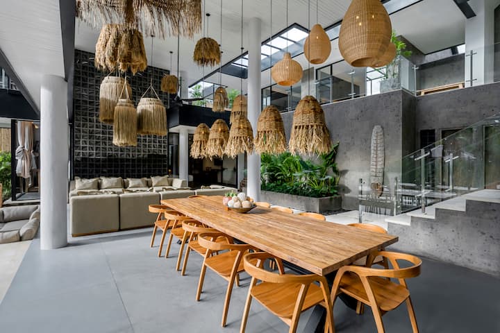 Dining area image 4