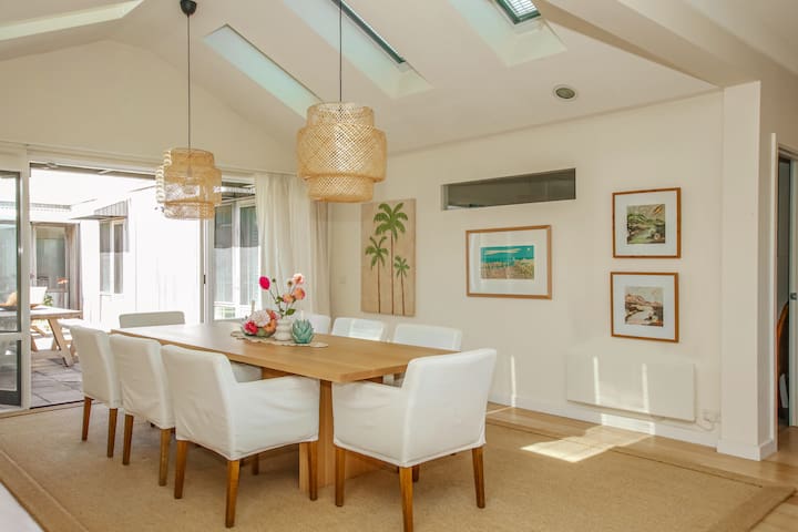 Luxury beach house Peterborough gallery image 3