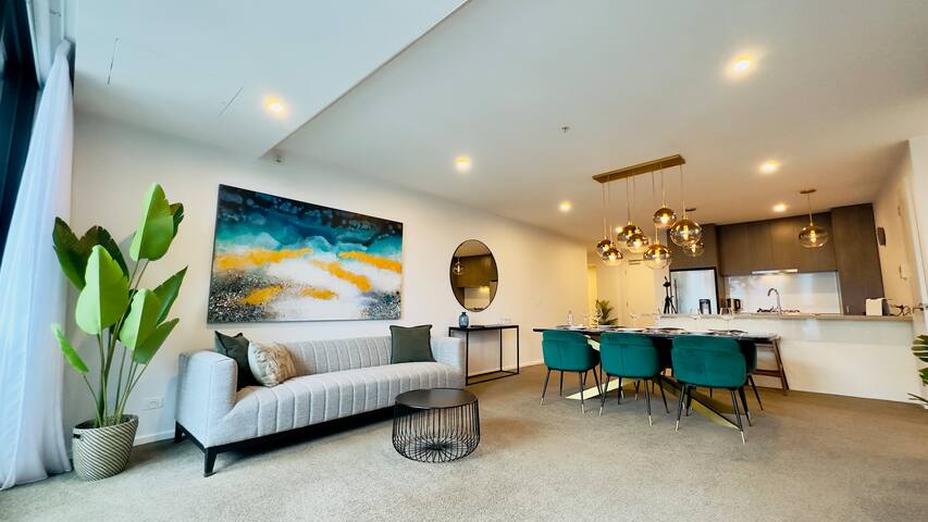 Stylish Southbank apartment + Free Parking x2 gallery image 2