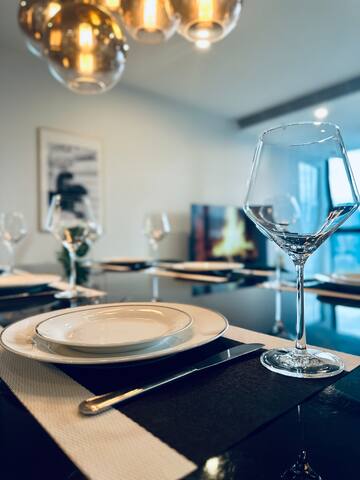 Stylish Southbank apartment + Free Parking x2 gallery image 5