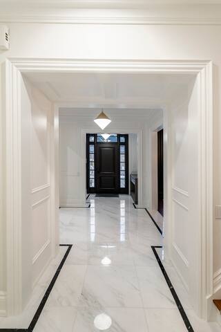 Executive home in Toronto gallery image 4