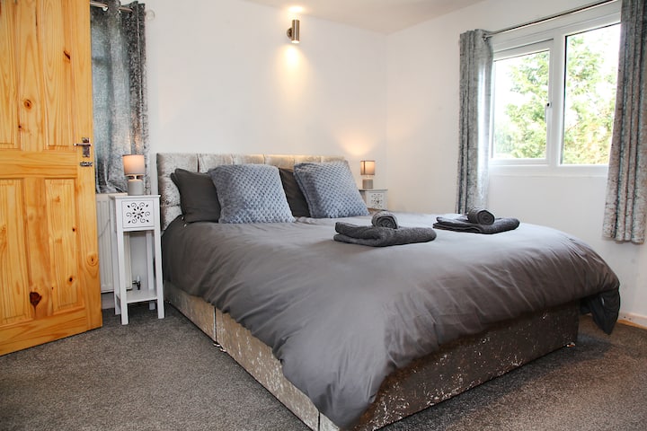 Master Bedroom with King Bed and En-Suite