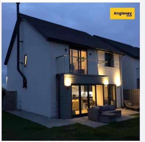 Rhosneigr  beach mountain surf